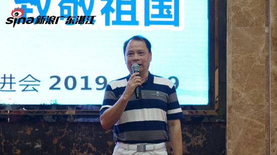 湛江市爱国拥军促进会海军代表邓维文上台致辞