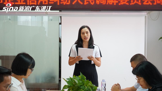 湛江市诚信协会秘书长李翠兰致辞