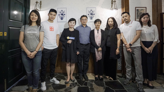 中国电视旅游联盟部分频道代表与澳门特别行区政府旅游局局长文绮华(左四)