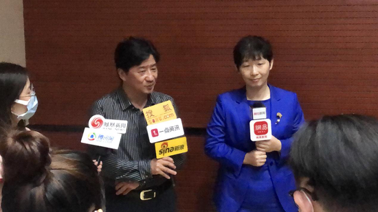 公益讲座现场图