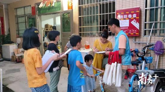 东岸社区和唐家湾镇入户宣传
