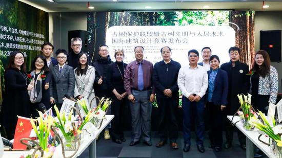 图18:与会嘉宾合影
