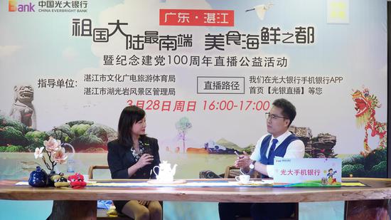 谷丰餐饮执行董事李小兰(左)