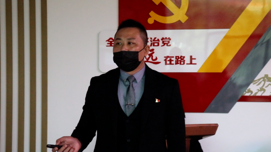 创辉煌物业管理公司副总经理张起铭发言