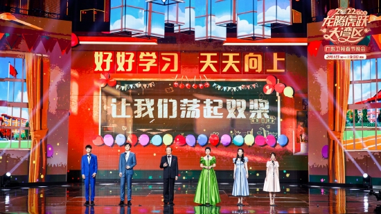 《让我们荡起双桨》