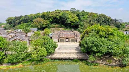 莲塘村是中国传统村落、广东省历史文化名村，大祠堂彰显了莲塘村古老的内涵。摄影 肖昆华