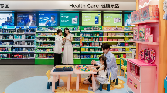 屈臣氏在部分门店设置儿童游乐区,让孩子在安全环境下玩耍之余,家长可以安心选购