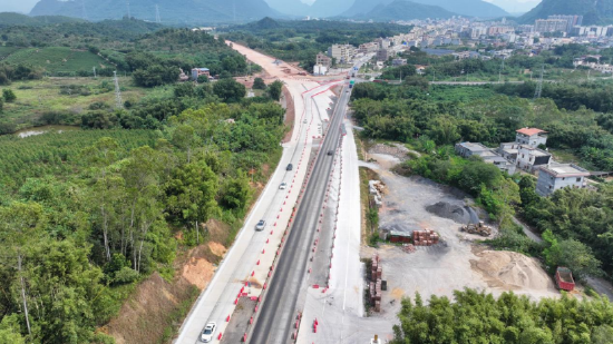 国道G358线改建工程现场 徐英豪/摄