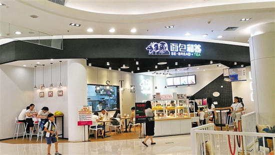 线上西点市场不断扩张,催生了不少网红店 羊城晚报记者 李卉 摄