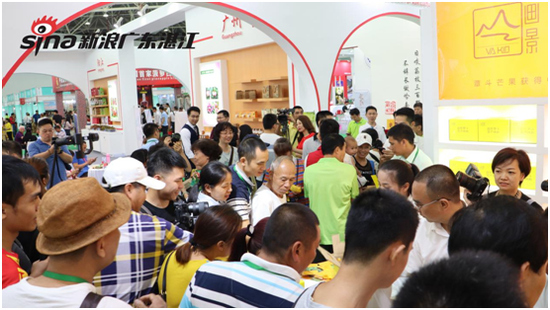 火热的覃斗芒果开卖现场