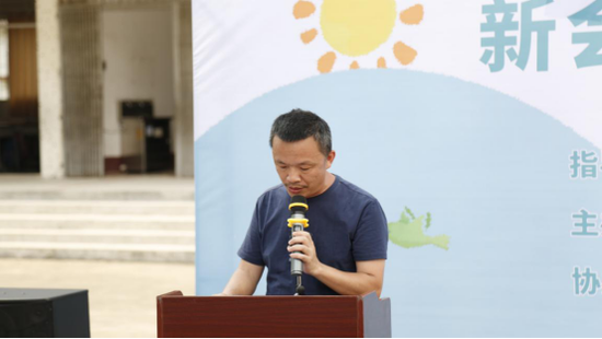 (新会区三江镇九子沙小学校长容传安致辞)