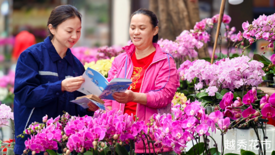  “星级水管家”向市民科普用水知识