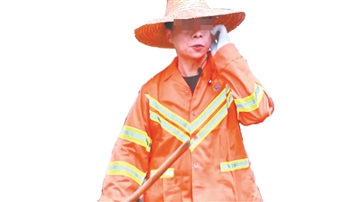 在警方宣传片里,便衣警察乔装打扮对嫌疑人进行预伏。广州日报全媒体记者李贤摄