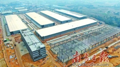腾讯清远高新区云计算数据中心等5个动工项目总投资达124亿元。图为建设中的腾讯华南云计算基地。梁素雅 摄