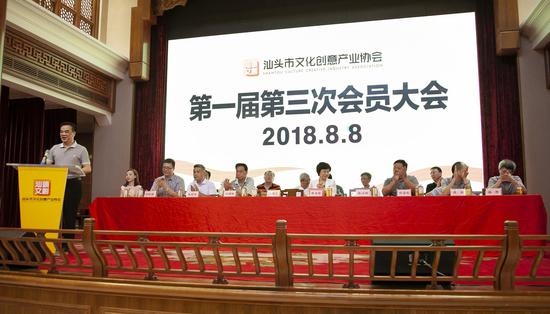 汕头市文化广电新闻出版局副局长陈练生致辞