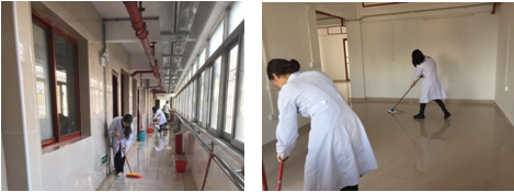 帮助社工为特困老人即将入住的房间搞卫生