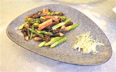 芦笋炒鸡枞