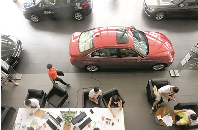 4S店给车主代办新车上牌业务 五千元包牌费你