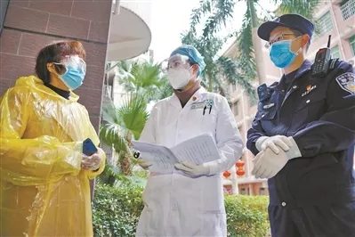 广州首创“三人小组”模式入户走访监测疫情。广州日报全媒体记者莫伟浓摄