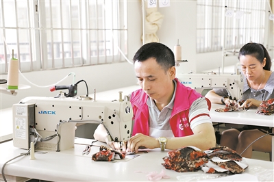 男性内衣工数量增多。