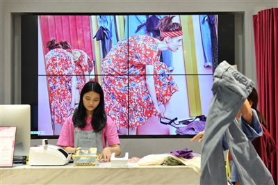 网红店“两三事”。