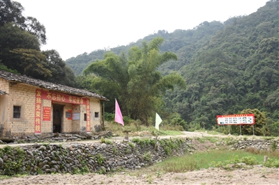 岳潭村保留了东江红十一军的军部旧址。