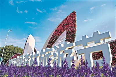昨日,2018中国森林旅游节在广州海心沙开幕,岛上百花争艳、蔚然成林。广州日报全媒体记者李波 摄