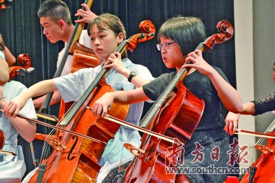 粤港澳大湾区文化联系日益紧密。图为穗港澳青少年齐聚广州以乐会友,展现了三地人民同根同源的文化认同。