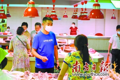 李德富做监管员的小市场已发展成现代农贸市场。