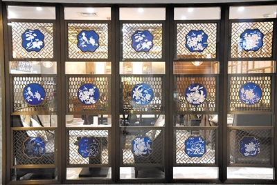广州酒家的古典满洲窗。