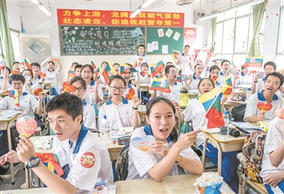 昨日,广大附中初三毕业生上了最后一课。广州日报全媒体记者庄小龙 摄