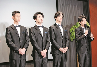 演唱者陆宇鹏、高天鹤、郑云龙和王晰(从左到右)。