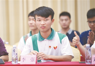 李强