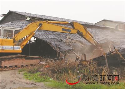 拆除重点污染建材厂现场 通讯员供图