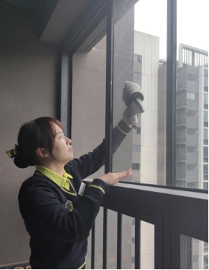 万科金域水岸管家为业主空置房打扫房屋