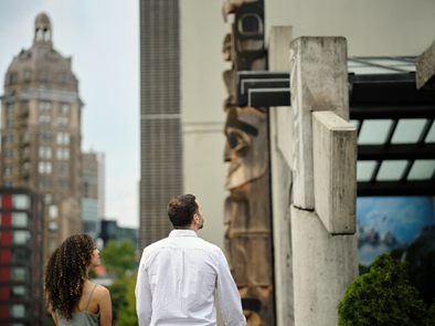 在温哥华开启一场City Walk © Destination Vancouver/Kindred & Scout