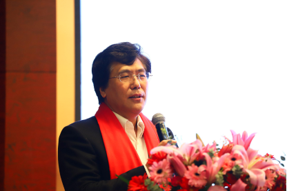 中华文化促进会姓氏文化委员会名誉理事长崔保国发表主旨演讲《优秀传统文化与姓氏文化创新》