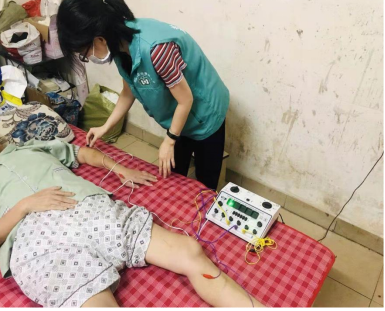 梁敏锋团队成员服务社区居民