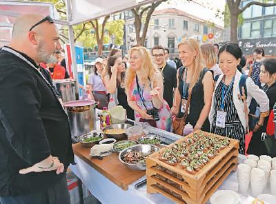 图为2018中国国际进口博览会食品展商客商供需对接会在上海举行。新华社记者 方 喆摄