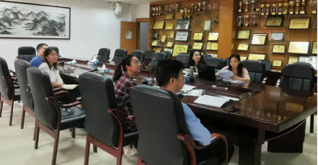 学校智囊团支持曾颖欣、程碧云备赛