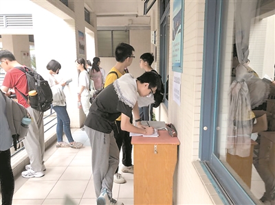 参加笔试的应考生