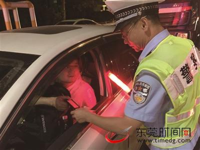 5月25日，东莞交警在全市范围内夜查酒驾 交警供图