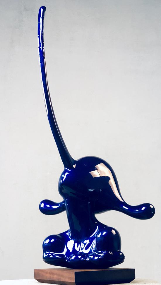 　　何锦华 He Jinhua《骄傲的谎言 A Proud Lie》树脂、金属漆 Resin, metallic paint 94x53x43cm 2019