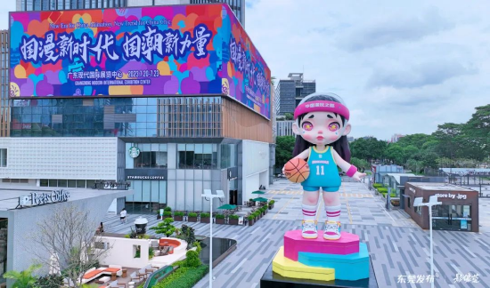 ToyCity旗下的Laura巨型雕塑,树立在东莞城市中心