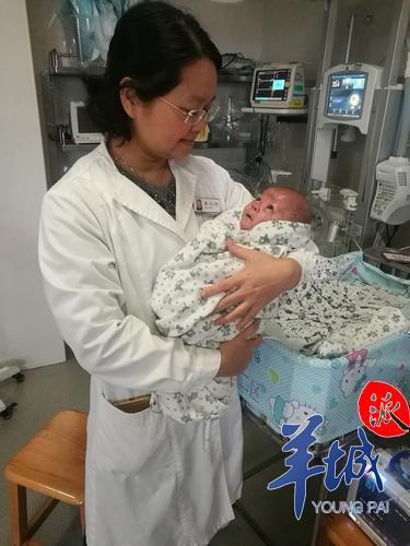 “早早”顺利出院了，这时他已经有5斤多了