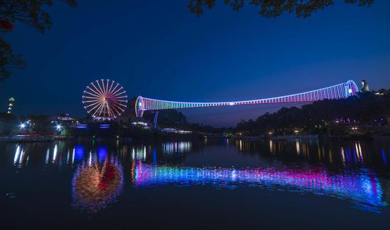 玻璃桥夜景