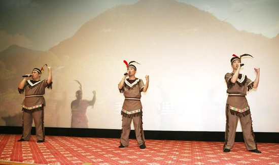 演唱动漫剧歌曲《俚人之歌》