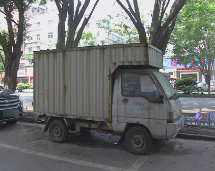 揭阳一小型货车长期停在市区东湖路边 急寻主