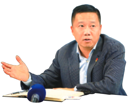 杏坛镇党委书记柯宇威接受媒体采访。