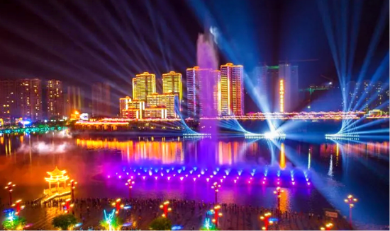图为英德月桂湖夜景